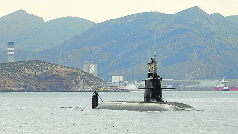 Mueren tres marines tras ser arrastrados por una ola cuando estaban en la cubierta de un submarino de Sud&aacute;frica