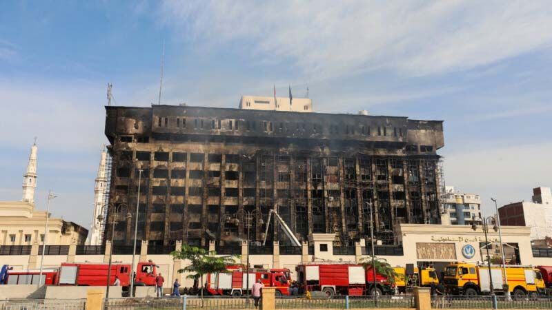 Aumentan a 38 los heridos en el incendio en un edificio policial de Ismailiya