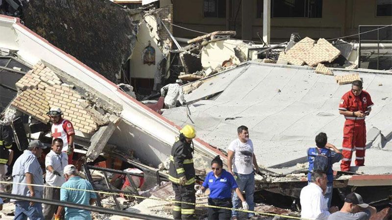 Nueve muertos y medio centenar de heridos tras el derrumbe de una iglesia en M&eacute;xico