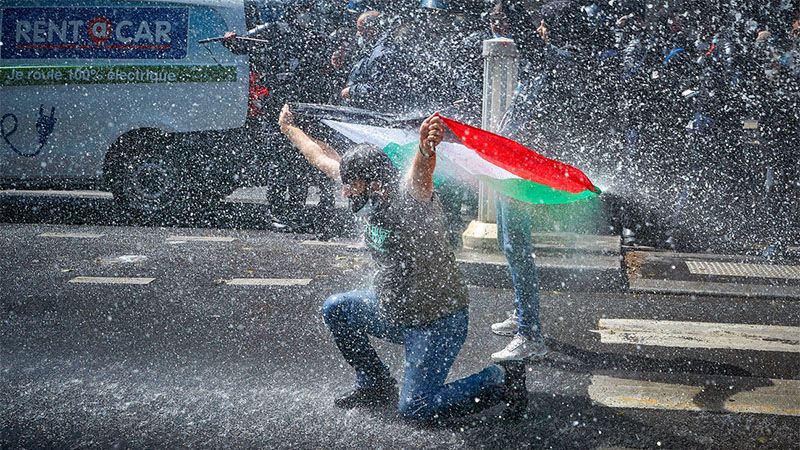 Dispersan en Par&iacute;s con gases y ca&ntilde;ones de agua una concentraci&oacute;n de apoyo a Palestina