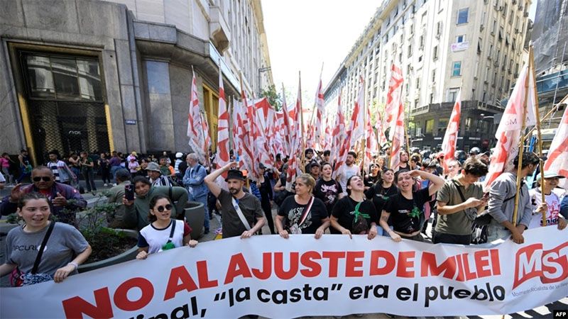 Multitudinaria protesta contra Milei se toma las calles de Buenos Aires