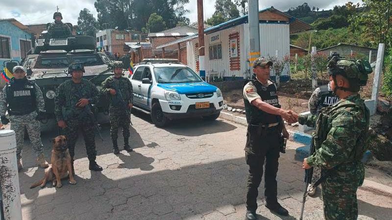 Ej&eacute;rcito de Colombia despliega 180 militares en la frontera con Ecuador