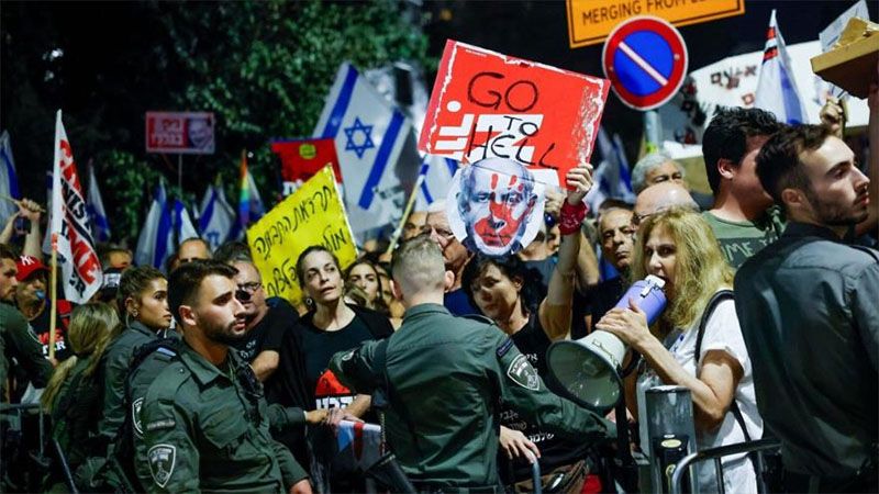 Cientos de israel&iacute;es protestan delante de la casa del primer ministro Benjam&iacute;n Netanyahu