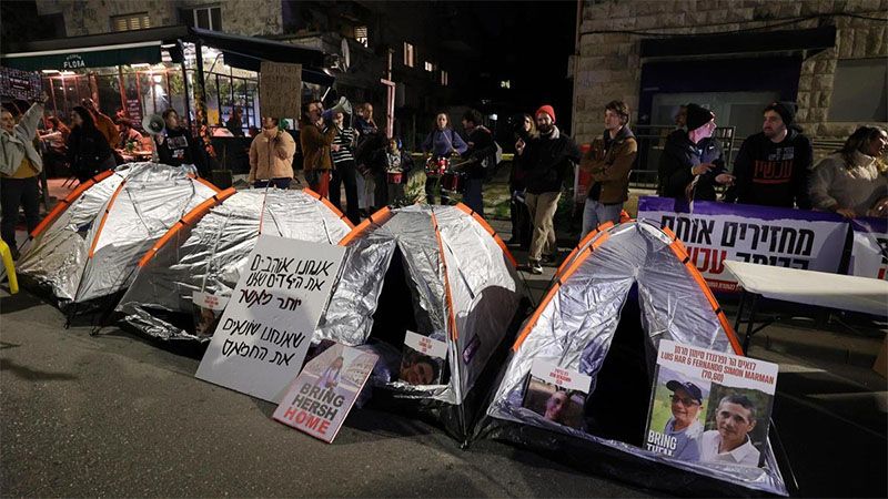 Familiares de rehenes en Gaza acampan frente a la vivienda de Netanyahu