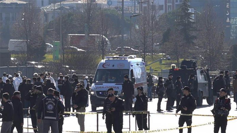 Dos atacantes abatidos y un civil muerto en un atentado contra unos tribunales en Estambul