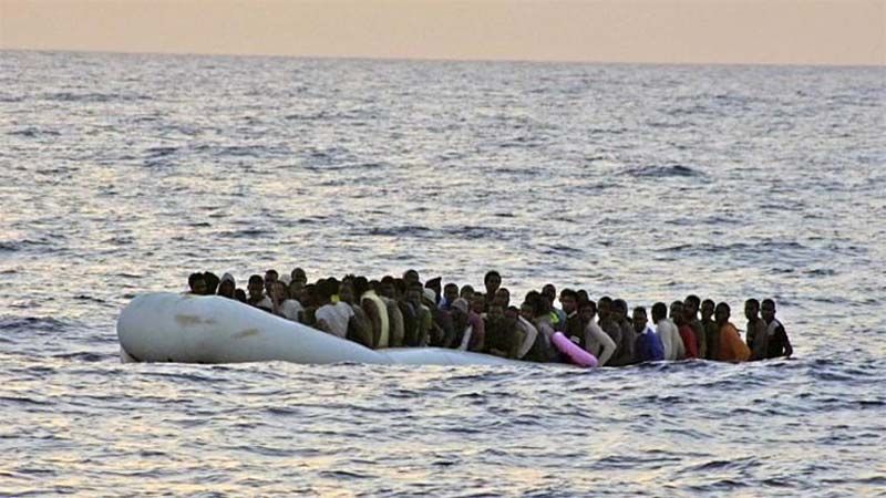 Mueren más de trece migrantes tras hundirse una embarcación en Túnez