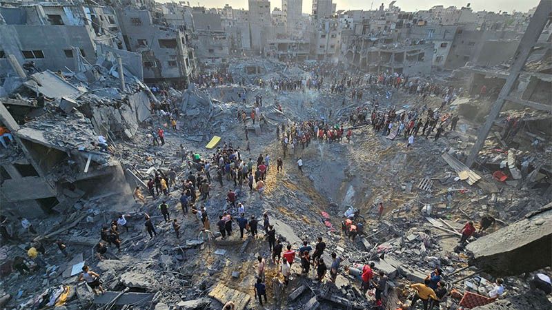 El ejército de ocupación israelí mantiene bajo bombardeos a las ciudades en Gaza