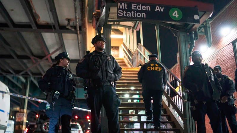 Un muerto y cinco heridos en un tiroteo en el metro de Nueva York