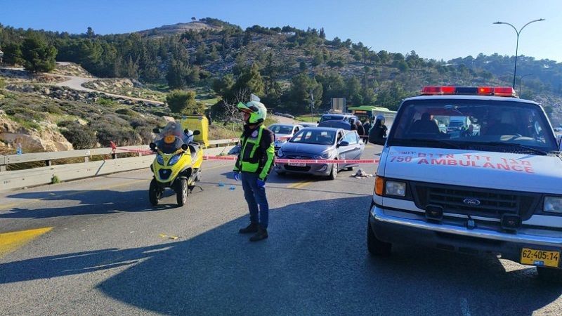 Un colono israelí muerto y ocho heridos en un tiroteo cerca de Al-Quds