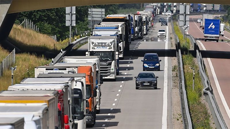 Agricultores polacos bloquean el tránsito en la frontera con Alemania