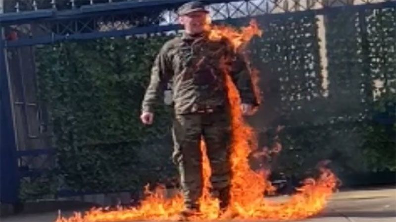 Un militar estadounidense se prende fuego frente a la embajada israel&iacute; en Washington