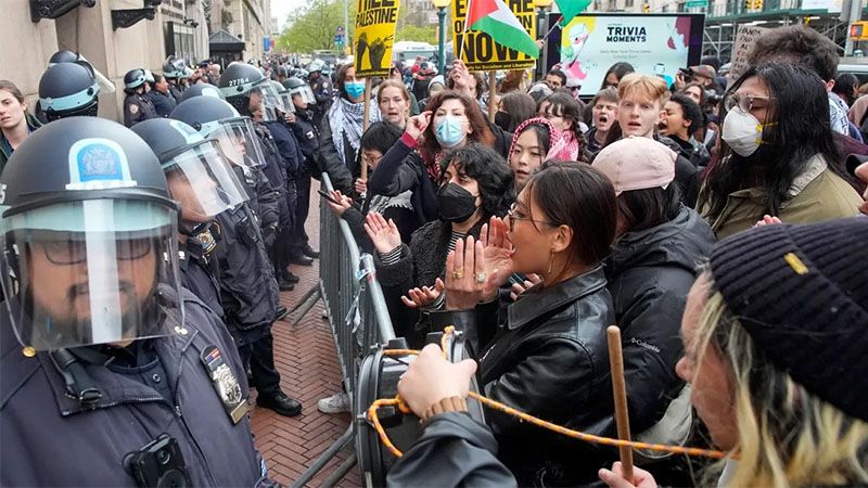 Siguen protestas y detenciones en las universidades de EEUU