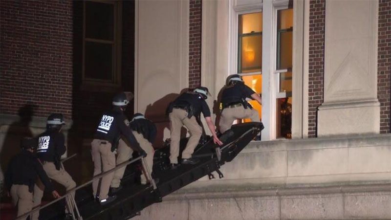 La Polic&iacute;a asalta el edificio ocupado en la Universidad de Columbia y detiene a los estudiantes