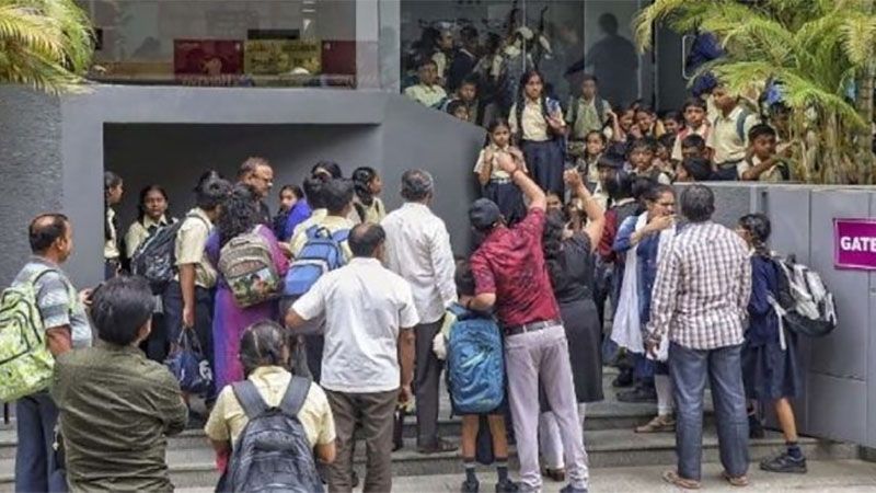 Amenazas de bomba obligan a evacuar m&aacute;s de medio centenar de escuelas en Nueva Delhi