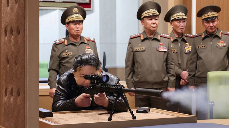 Kim Jong-un inspecciona instalaciones de armamento y  prueba un nuevo rifle de francotirador