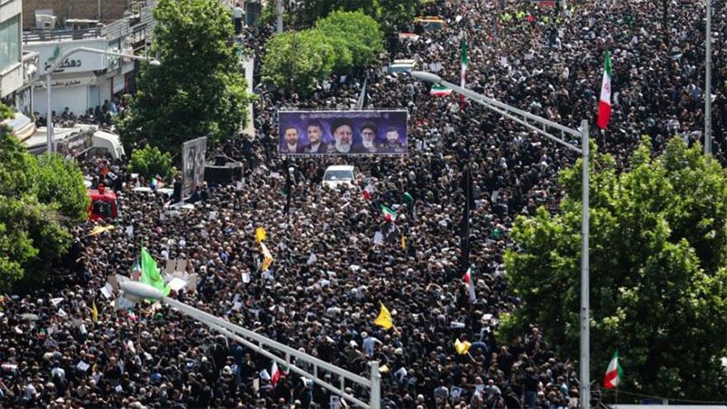 Multitudinaria despedida de Raisi en Teher&aacute;n