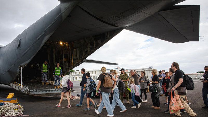 Francia empieza a evacuar los turistas varados en Nueva Caledonia