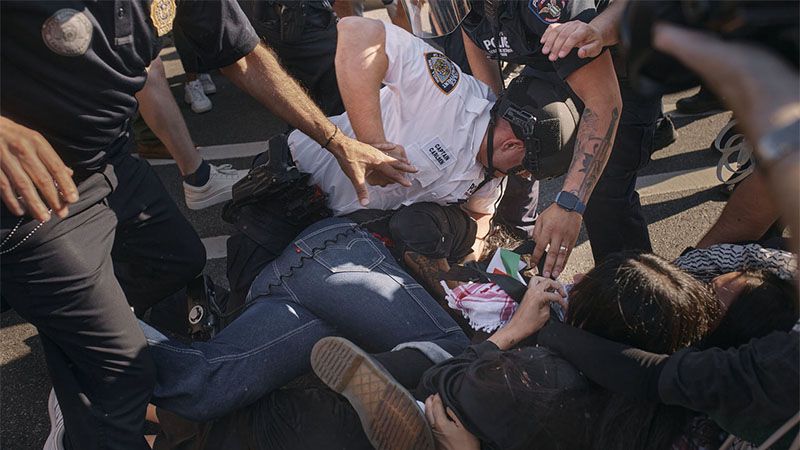 La Polic&iacute;a reprime una manifestaci&oacute;n propalestina en el distrito neoyorquino de Brooklyn (V&iacute;deo)