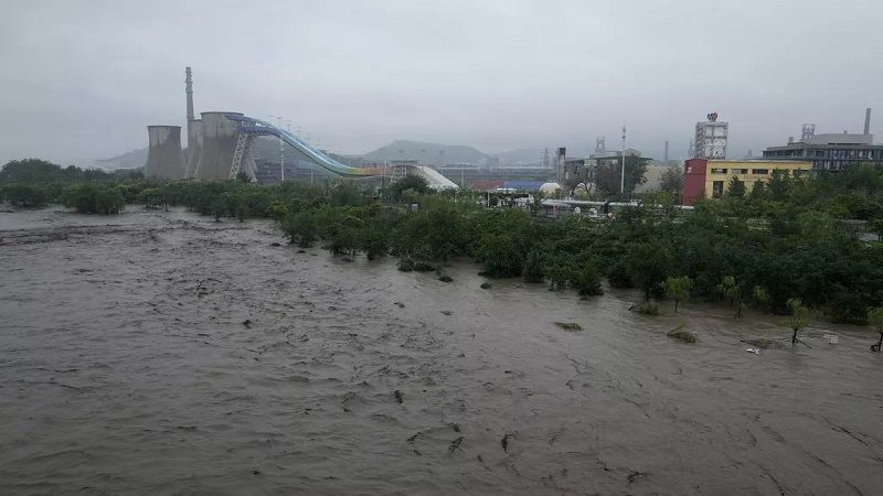 Mueren cinco personas por el paso de un tornado en el este de China