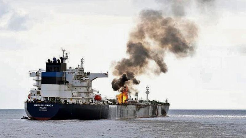 La Marina brit&aacute;nica informa de un ataque contra un barco en el mar Rojo