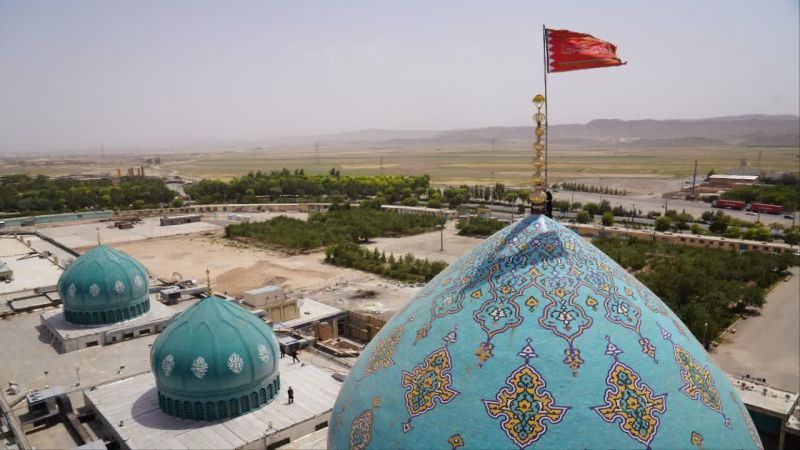 Ir&aacute;n iza una bandera roja de venganza en la c&uacute;pula de la mezquita de Jamkaran