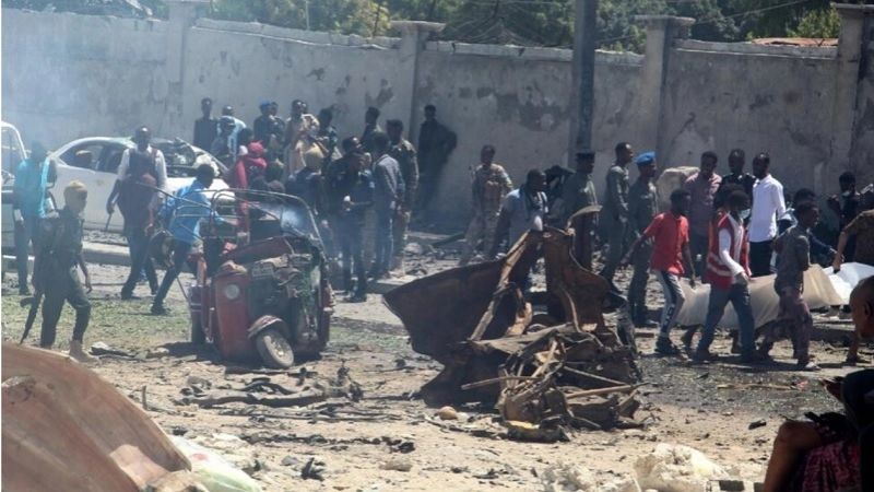 Mueren cinco personas en un ataque suicida de Al Shabab en Mogadiscio