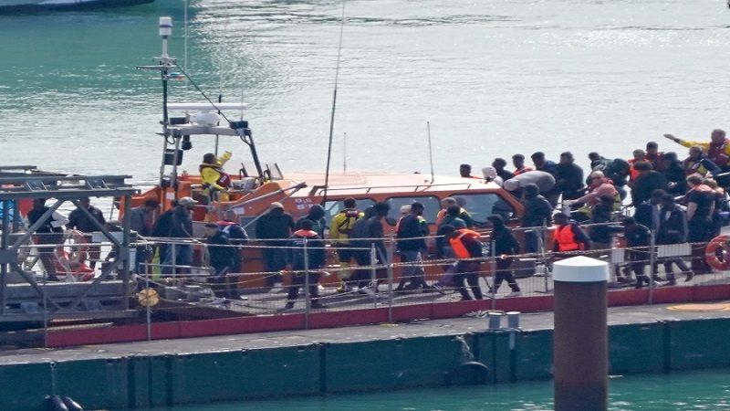 M&aacute;s de doce migrantes muertos y medio centenar rescatados tras un naufragio en el canal de la Mancha