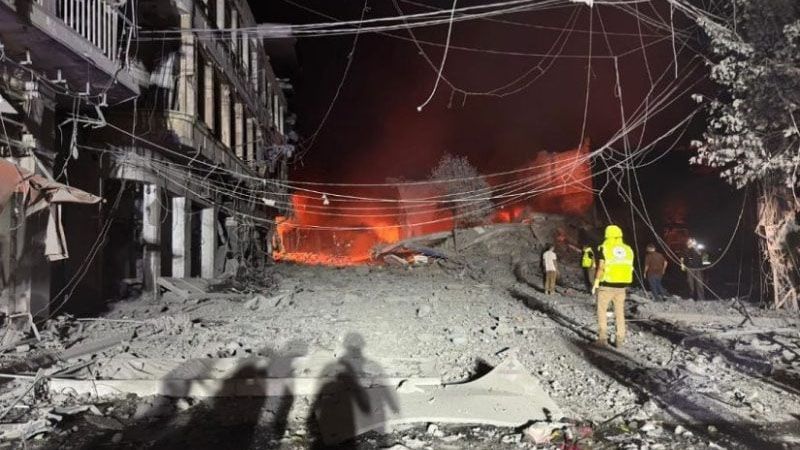 Bombardeo israel&iacute; destruye un centenario Mercado comercial en el sur de L&iacute;bano