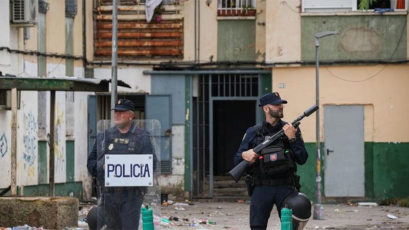 Una decena de detenidos tras un tiroteo en una ciudad española con armas de guerra