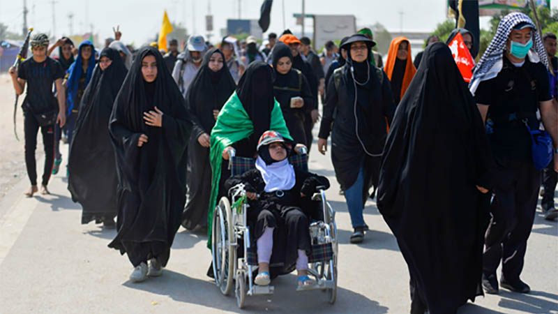 En fotos: Peregrinos caminan hacia Karbala para conmemorar el Arbaín del Imam Hussein (P)